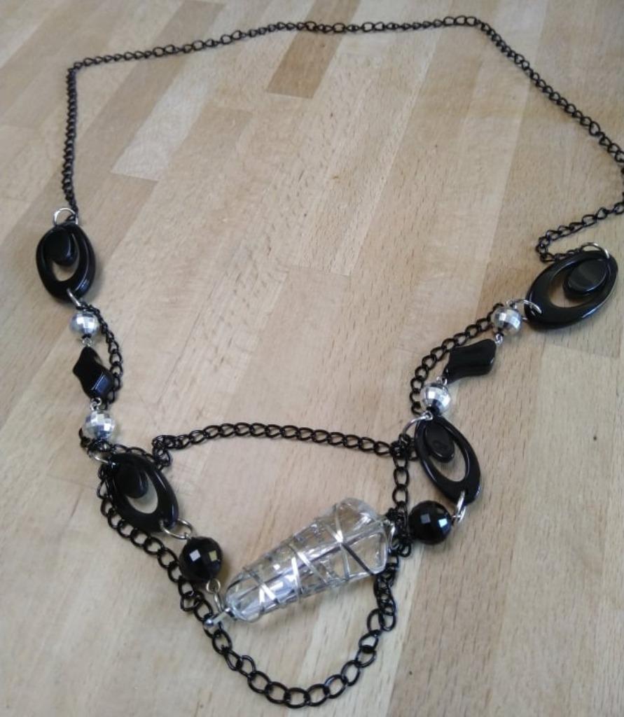 Collier noir des années 1990, Bijoux, Sacs & Beauté, Colliers, Enlèvement ou Envoi, Comme neuf, Noir, Synthétique