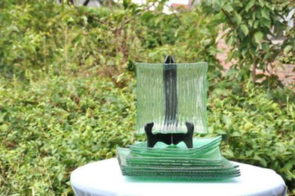 § lot d'assiettes carrées en verre vert pour 4 personnes, Maison & Meubles, Cuisine | Vaisselle, Comme neuf, Assiettes(s), Verre