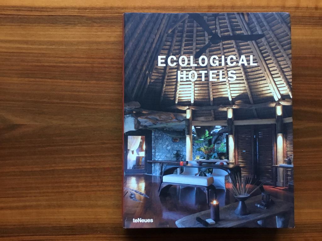 Ecological Hotels, Ophalen of Verzenden, Zo goed als nieuw