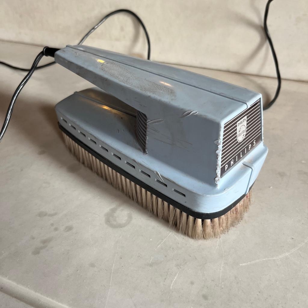 Brosse à vêtements avec aspirateur intégré vintage 1960, Enlèvement ou Envoi, Sac à poussière, Utilisé, Autres types