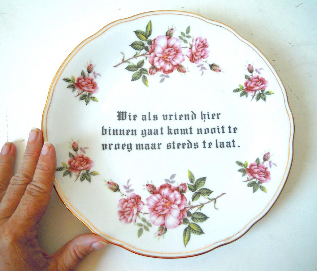 KOOPJE! Oud spreukenbord: Wie als vriend hier binnen gaat..., Antiek en Kunst, Ophalen of Verzenden