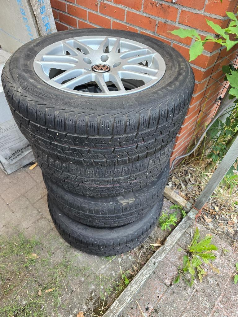 4 Velgen met winterbanden 215/60 R16 99H, Auto-onderdelen, Banden en Velgen, Ophalen, 16 inch, Banden en Velgen, Winterbanden