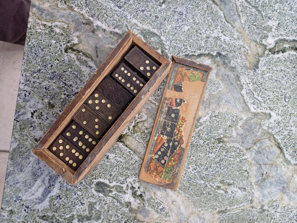 Ancien jeu de dominos en bois fait main, Enlèvement ou Envoi