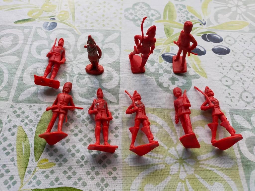 9 rode Britains Toy Soldiers . Uit de jaren 60., Ophalen, Zo goed als nieuw