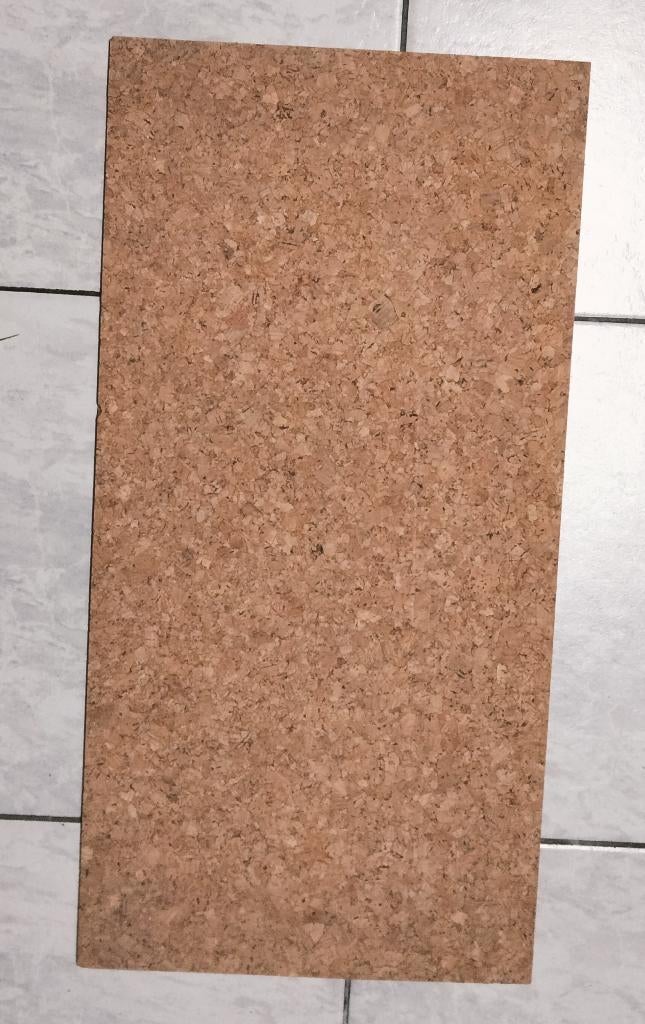 nieuwe kurktegels, kleur: natuur, onbehandeld - €30 per pak, Ophalen, Nieuw, 10 m² of meer, 20 tot 40 cm