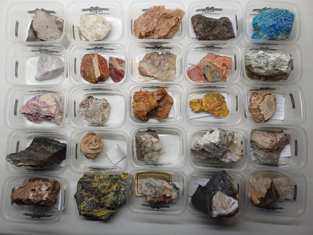 Lot van 25 doosjes met mineralen (deel 3), Ophalen of Verzenden