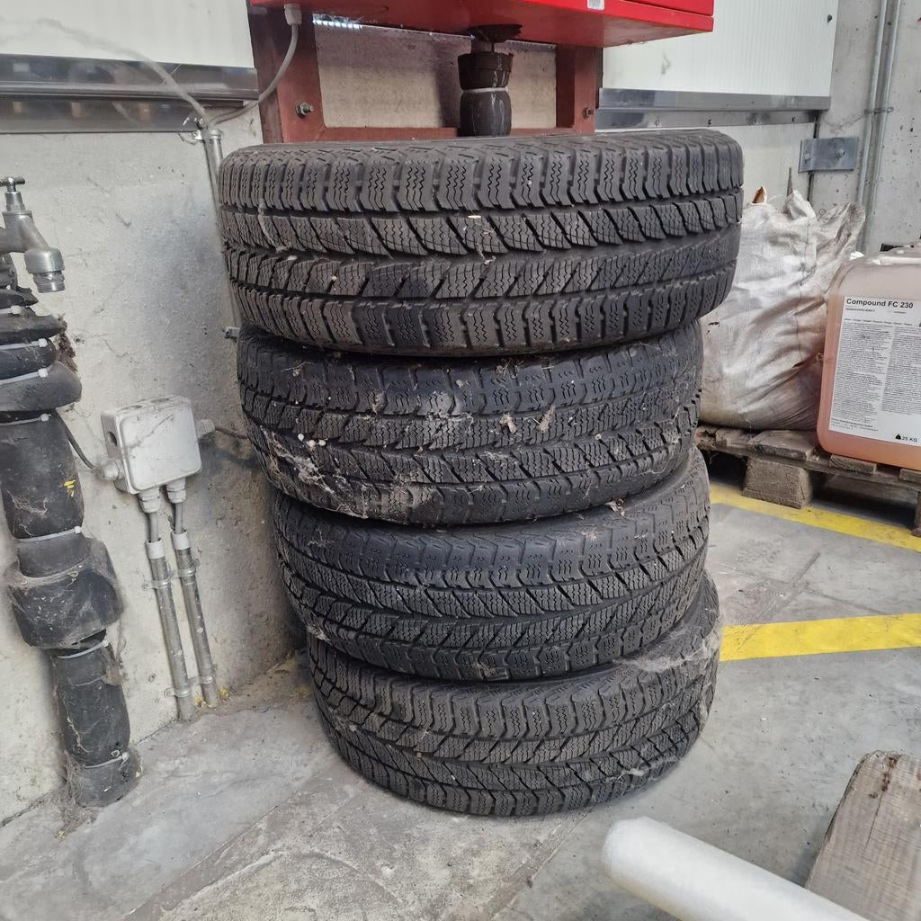 Winterbanden uniroyal 195/60R16c, Ophalen