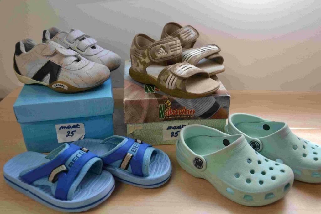 maat 25 sportschoenen - sandalen adidas -  slippers blauw, Ophalen, Adidas, Gebruikt, Jongen of Meisje