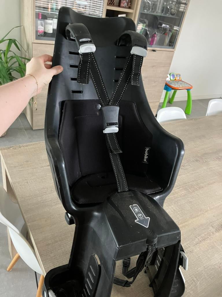 Fietsstoel Bobike met 2 standaarden voor 2 fietsen!, Enlèvement, Comme neuf