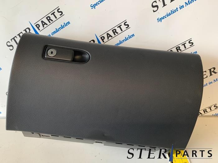 Boîte à gants d'un Mercedes C-Klasse, 3 mois de garantie, Utilisé, -, -