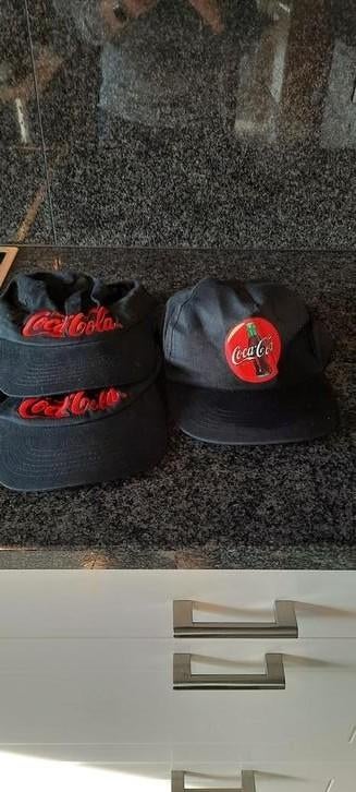 3 zwarte petten coca cola voor 5 euro, Ophalen of Verzenden, Zo goed als nieuw