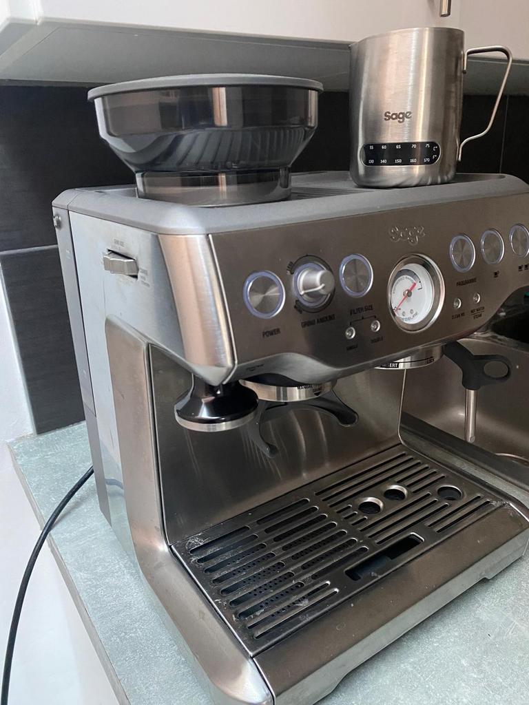 SAGE Machine Expresso Barista Express Stainless Steel, Machine à espresso, Réservoir d'eau amovible, 2 à 4 tasses, Comme neuf