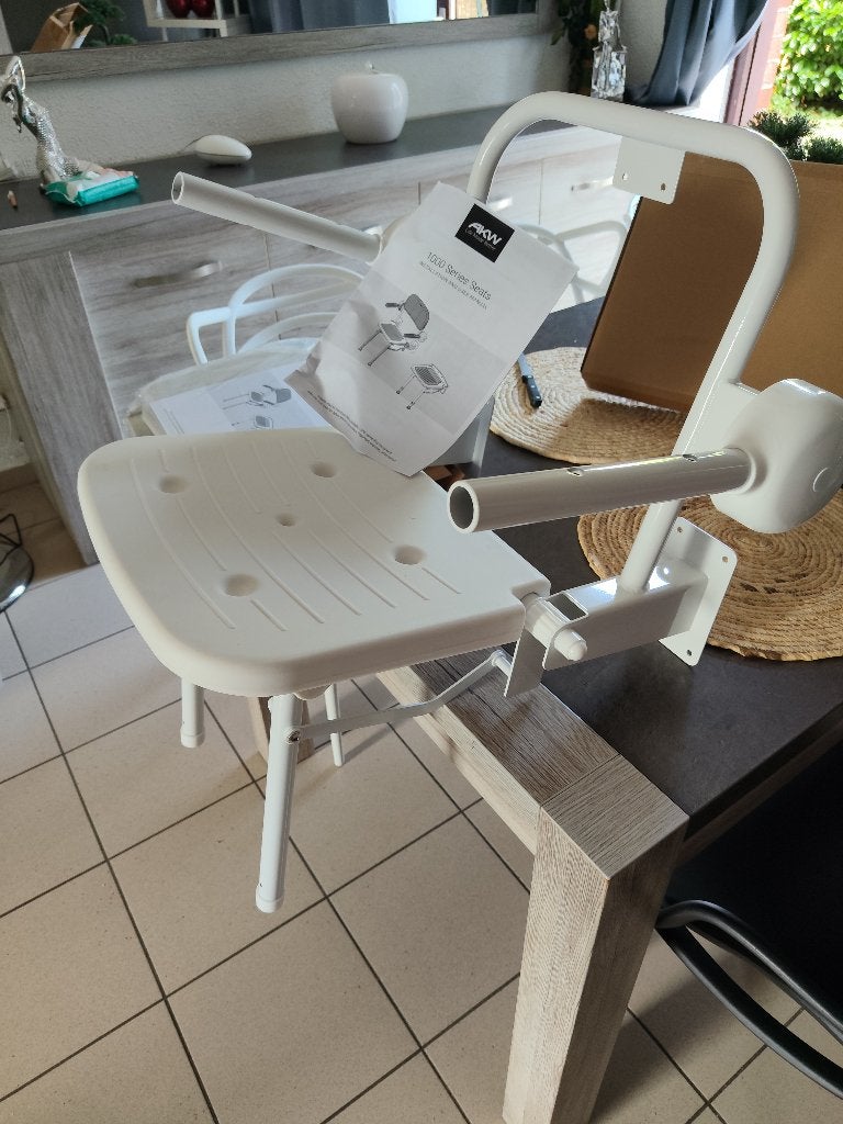 Siège de douche pliable neuf avec coussin, Divers, Matériel Infirmier, Enlèvement, Neuf