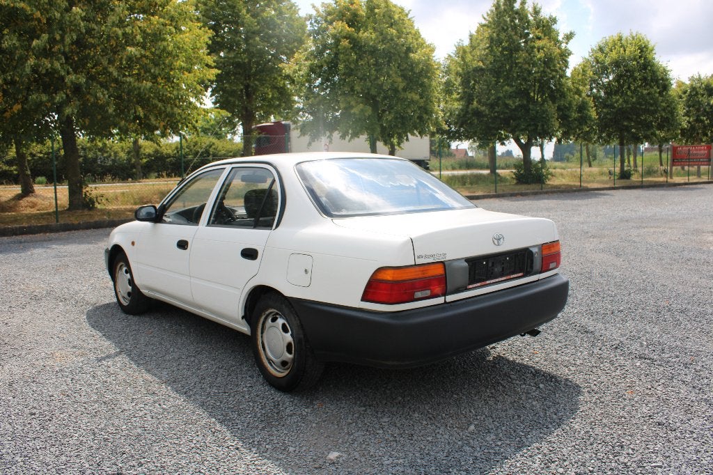 TOYOTA COROLLA OLDTIMER 4 DEURS 1,3 BENZINE, Autos, Achat, 4 portes, Entreprise, Corolla