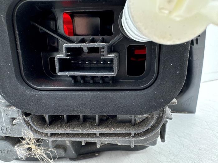 Feu arrière droit d'un Volkswagen Polo, Autos : Pièces & Accessoires, Éclairage, Volkswagen, Utilisé, 3 mois de garantie, Enlèvement ou Envoi