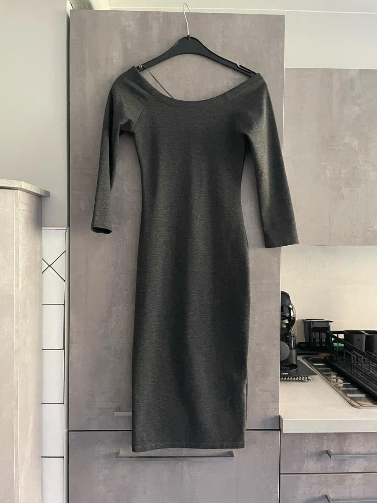ROBE  gris ZARA S, Vêtements | Femmes, Robes, Neuf, Gris, Enlèvement ou Envoi, Sous le genou