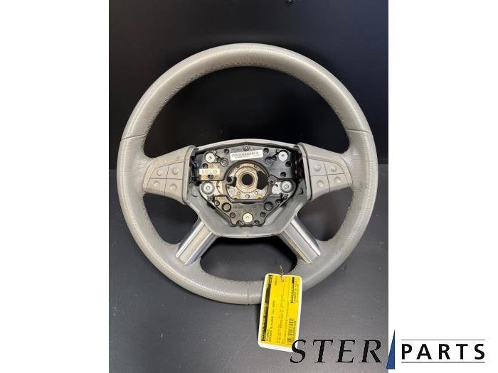 Volant d'un Mercedes ML-Klasse, 3 mois de garantie, Utilisé, -, -