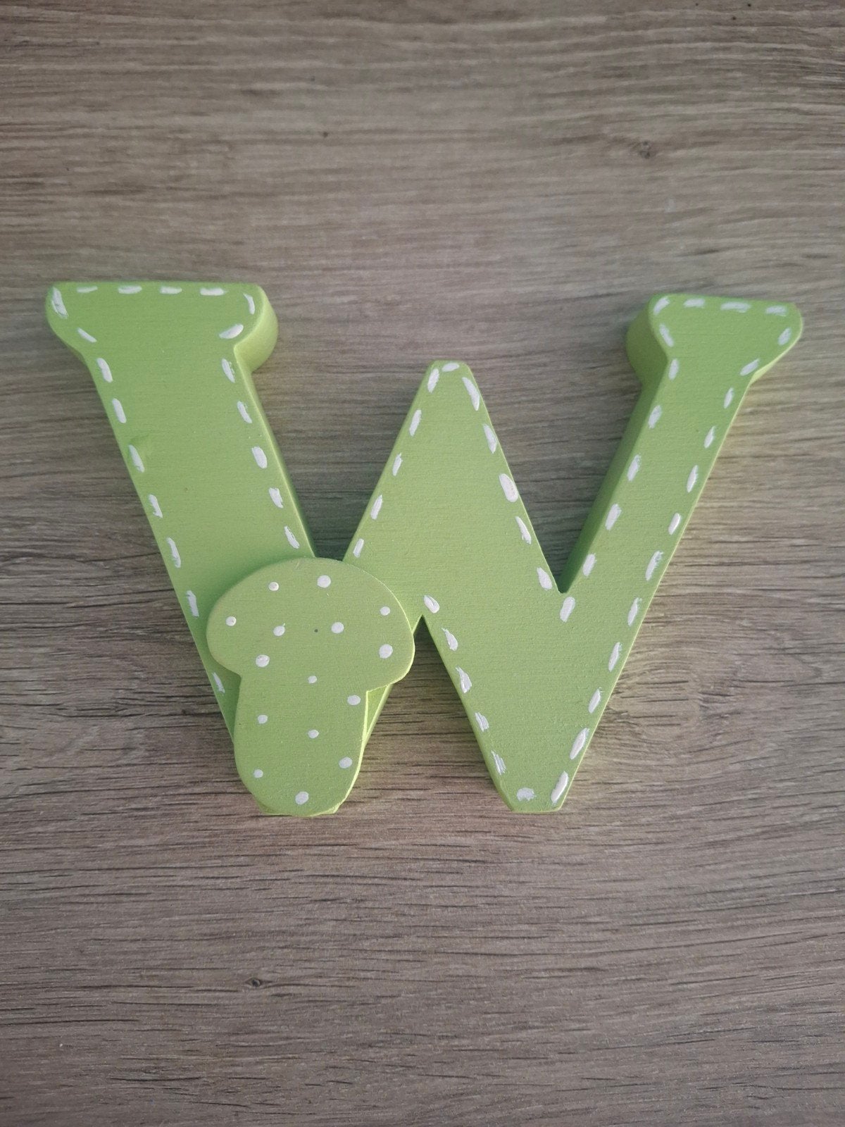 Houten letter W en B, Enfants & Bébés, Accessoires de mode pour enfants, Enlèvement ou Envoi, Comme neuf, Vert