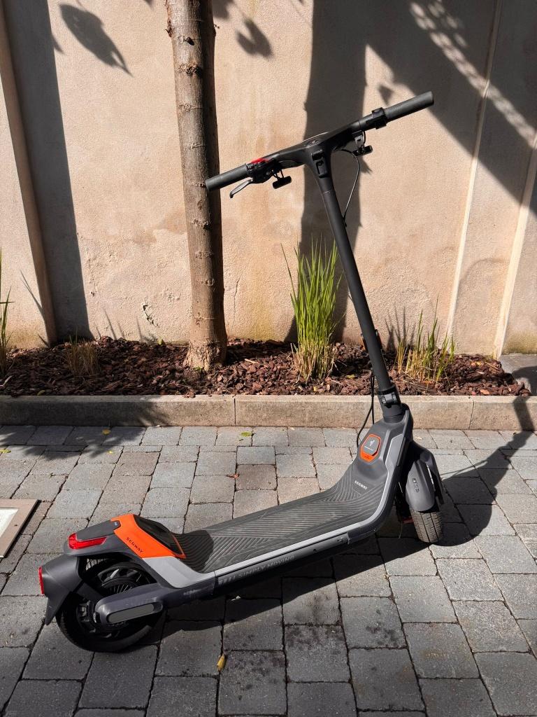 Segway Ninebot KickScooter P65 - Premium step, Fietsen en Brommers, Steps, Ophalen, Zo goed als nieuw, Elektrische step (E-scooter)