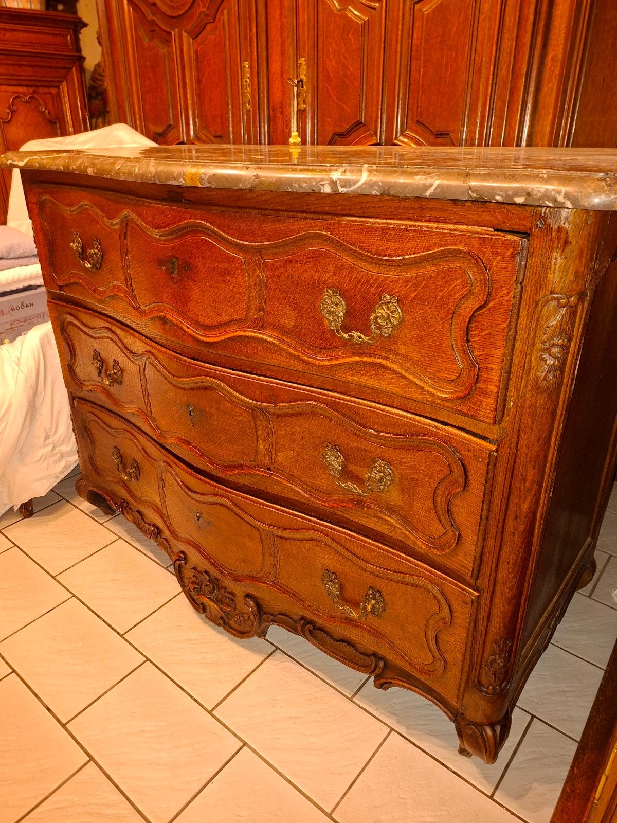 Krachtig 18e-eeuws dressoir, Ophalen