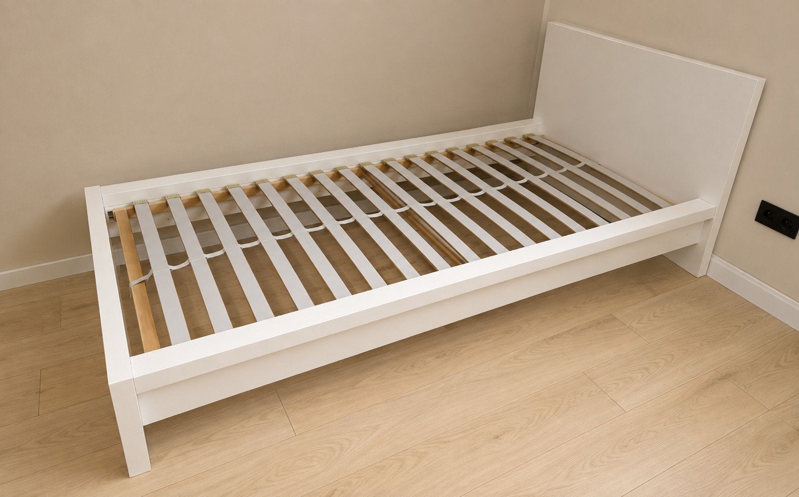 Ikea Malm bed + verstelbare lattenbodem + matras- 90x200cm, Ophalen, Lattenbodem