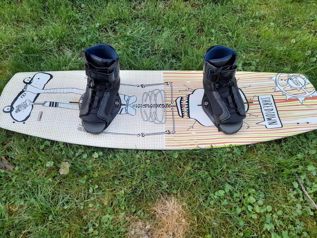 Wakeboard met vaste laarzen 44/45, Watersport en Boten, Wakeboarden, Board