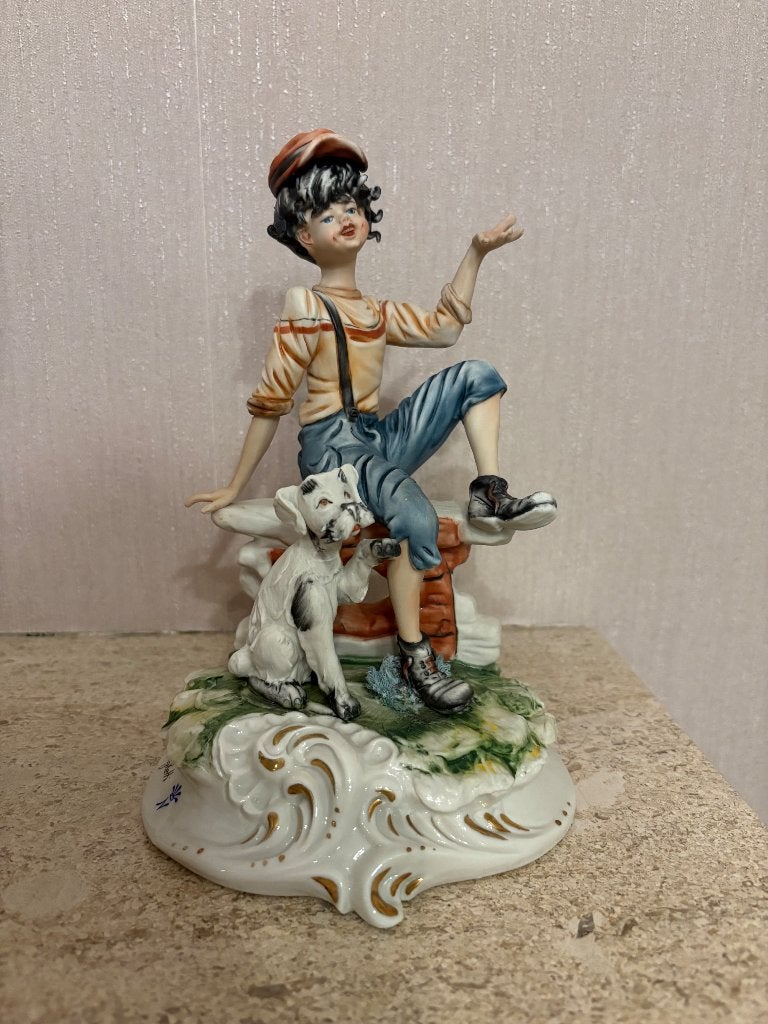 Porseleinen beeld Capodimonte Jongen met hond, Enlèvement, Comme neuf, Humain