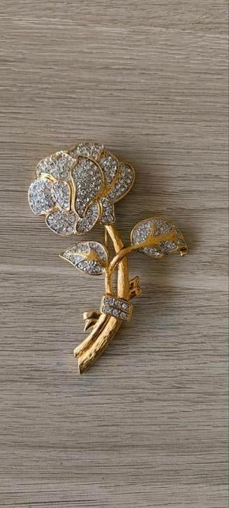 Broche Nolan Miller, Handtassen en Accessoires, Broches, Zo goed als nieuw, Overige materialen, Roze, Met strass