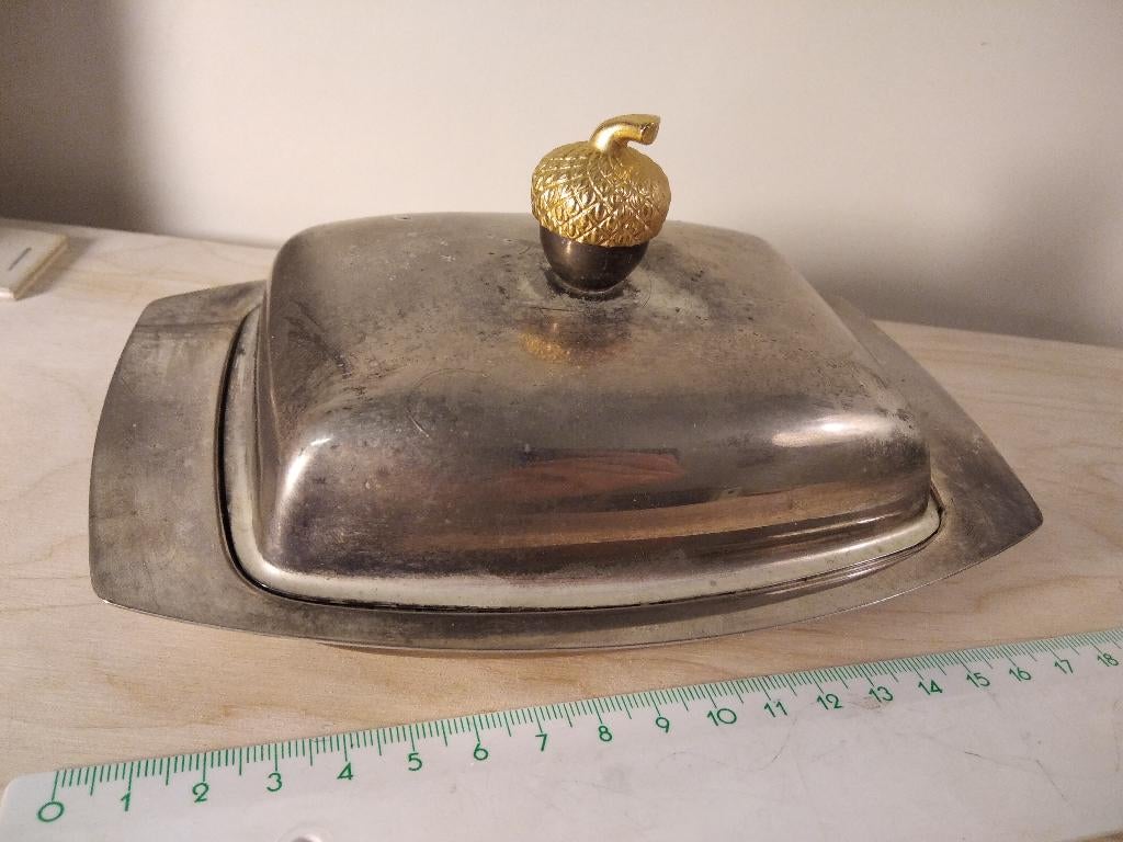 Ancien beurrier en métal argenté avec noix dorée - Vintage, Enlèvement ou Envoi, Argent