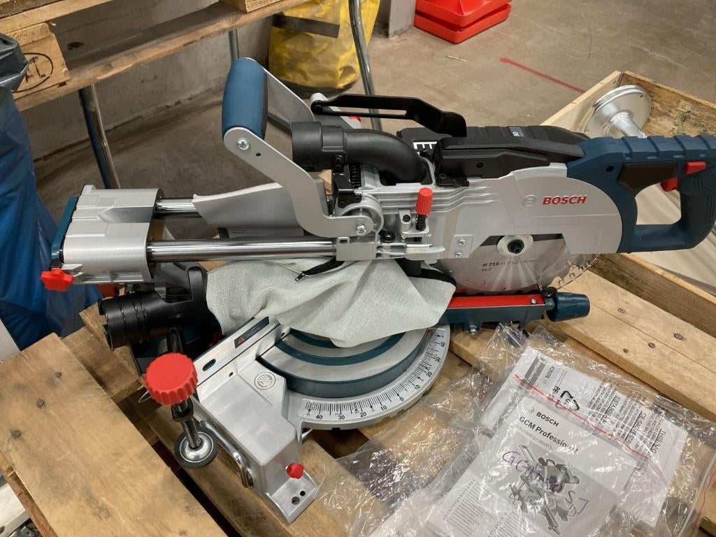 afkortzaag/verstekzaag Bosch, Ophalen, Zo goed als nieuw, Afkortzaag, Bosch Professional