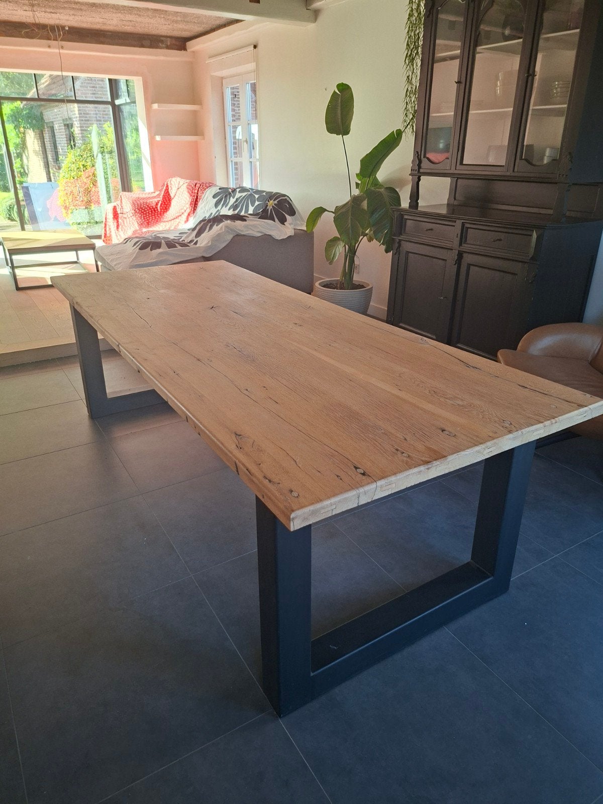 Industriële eettafel – massief eiken blad met stalen U-poot, Ophalen