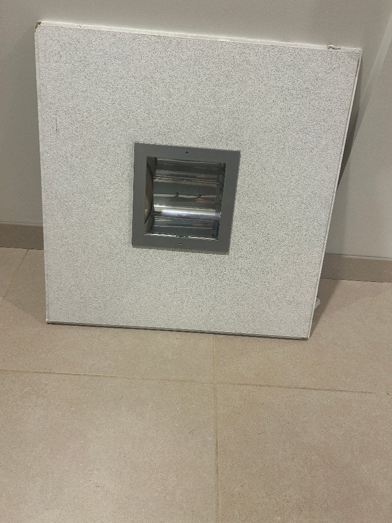 10 panneaux de plafond suspendu avec luminaire, LED, Enlèvement, Utilisé, Éclairage fluorescent et panneaux
