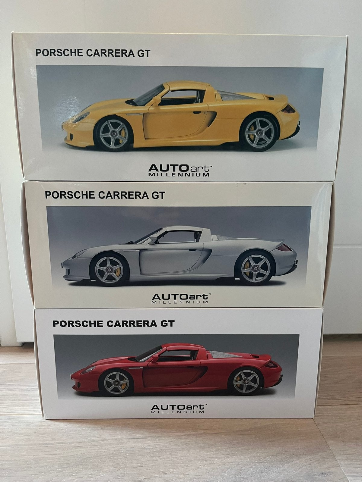 Drie keer Porsche Carrera GT kartonnen verpakkingen, Envoi, Comme neuf, Voiture, Autoart