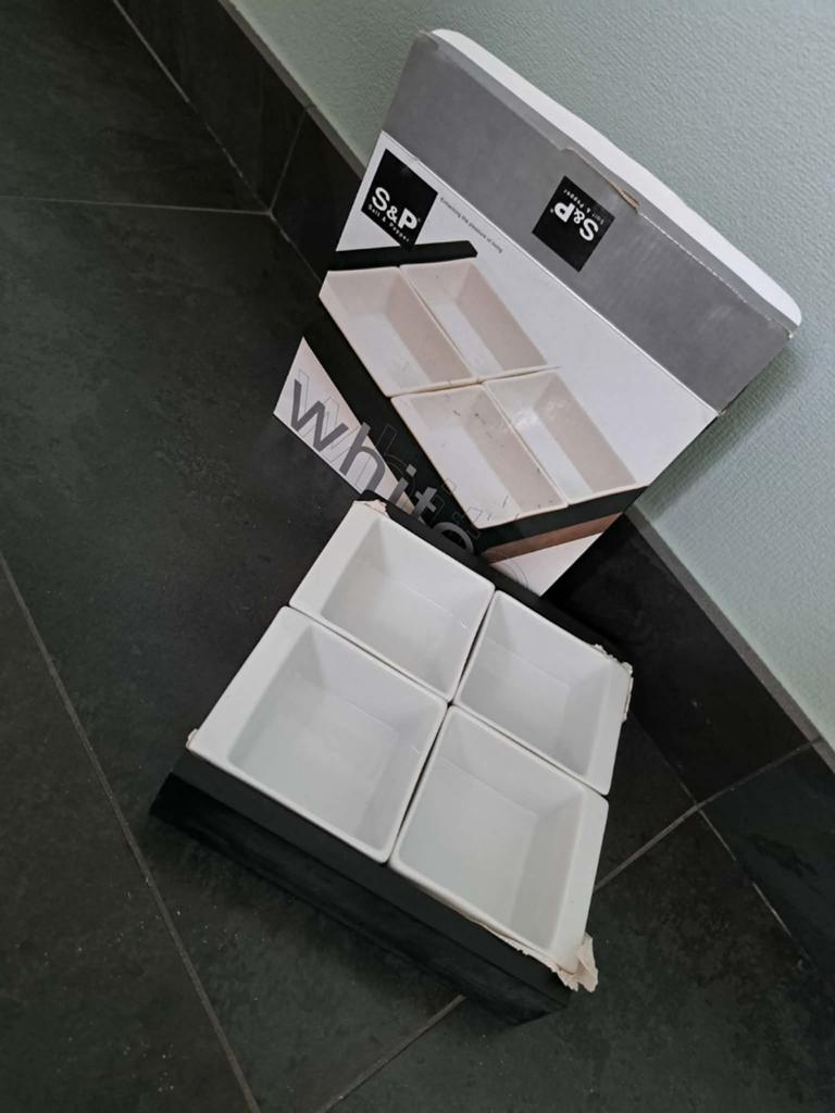 Salt & Pepper White Porcelain. Serveerset., Huis en Inrichting, Keuken | Servies, Ophalen of Verzenden