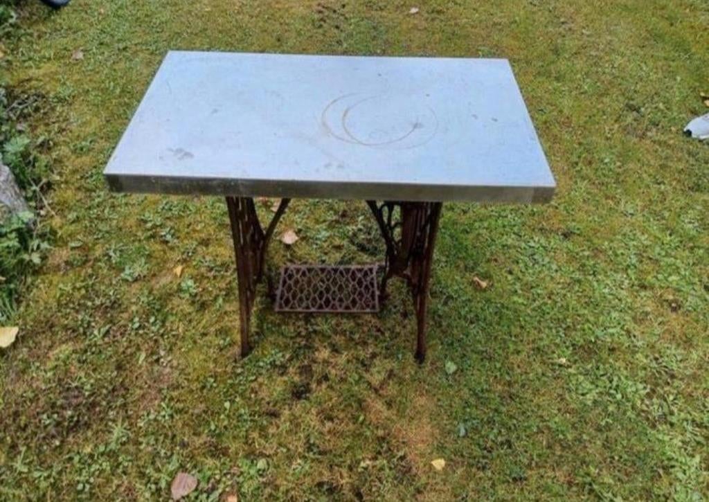 table d extérieur pied en fonte (table en inox), Antiquités & Art, Enlèvement