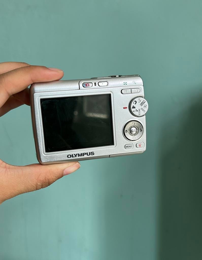 Olympus camera – gaat aan maar valt uit – voor onderdelen, Ophalen of Verzenden, Niet werkend, Olympus, Minder dan 4 keer