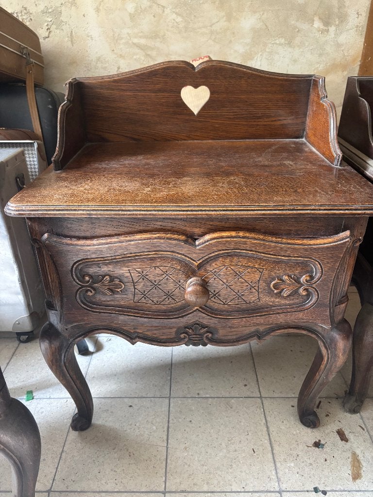 Tables de nuit, Enlèvement