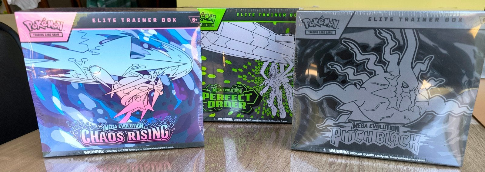 etb  Pitch Black chaos rising en perfect order, Hobby en Vrije tijd, Verzamelkaartspellen | Pokémon, Ophalen