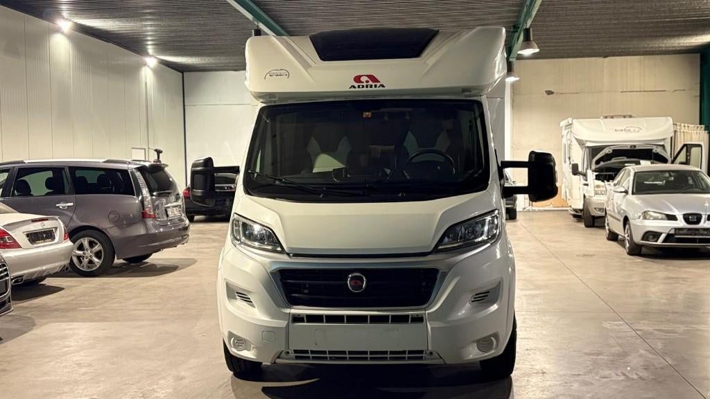 Adria Matrix Plus M 670SL bj. 2015 65000km 5-slaapplaatsen, Caravans en Kamperen, Mobilhomes, Hordeur, Fiat, Bedrijf, Elektrische opstap