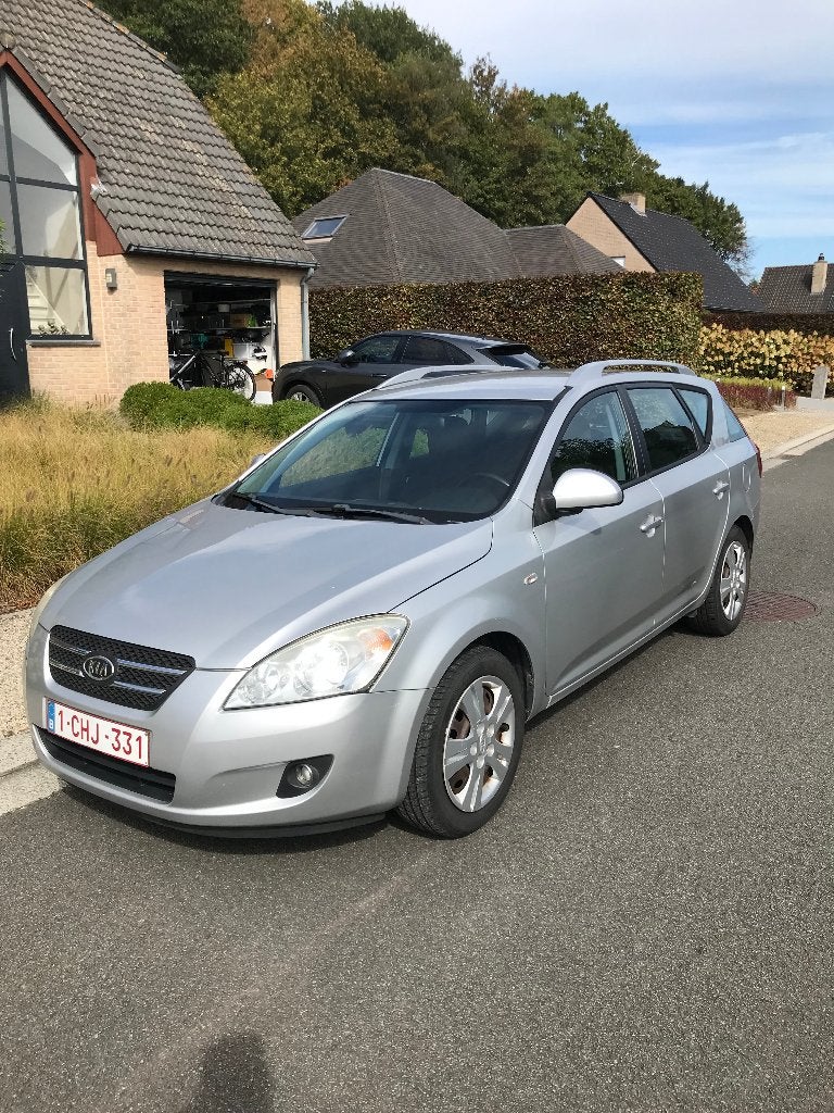 KIA Ceed SW, Autos, Kia, Argent ou Gris, Boîte manuelle, Noir, 5 portes