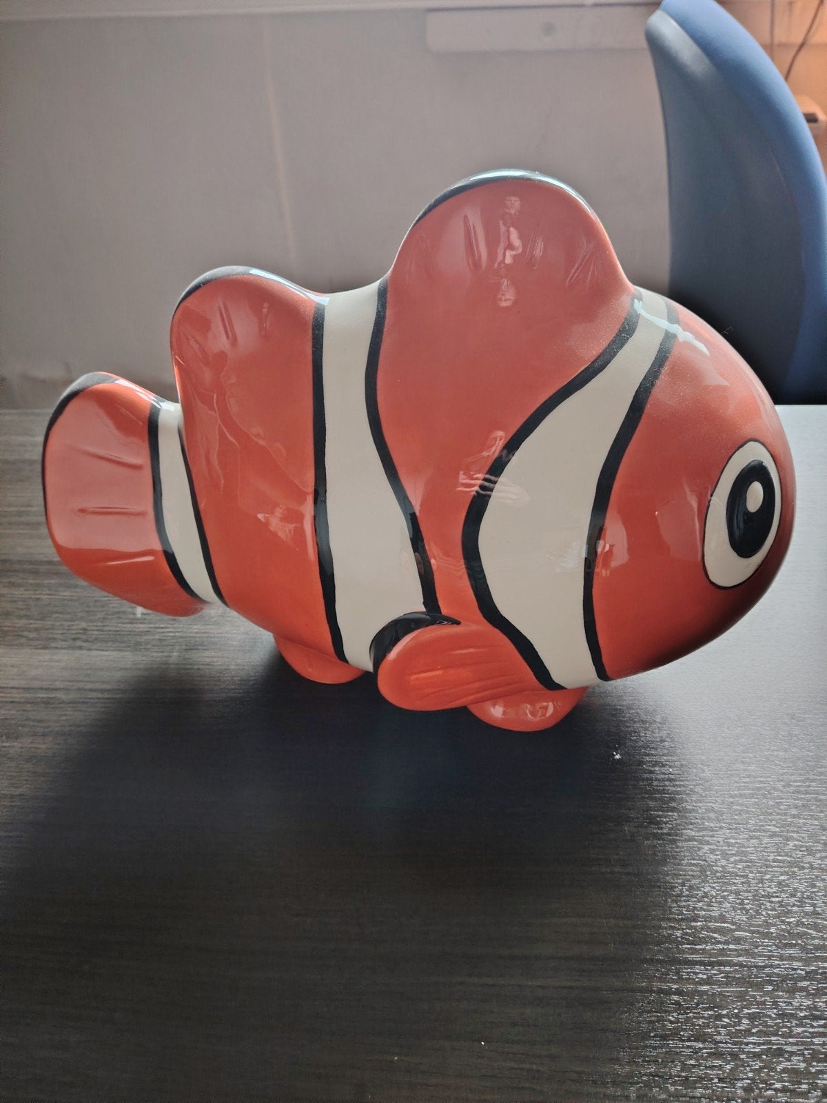 Décoration Némo poisson en porcelaine 
Avec un trou pour déc, Enlèvement