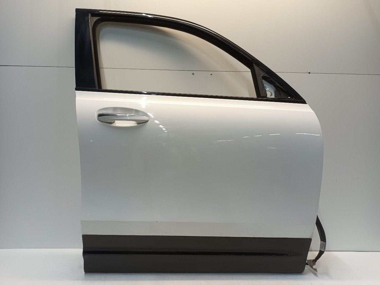 Portier rechts voor Mercedes-Benz GLB, Onderdelen@venauto.nl, Van der Ven Autorecycling B.V., Ettenseweg 76, 4706 PB Roosendaal, The Netherlands