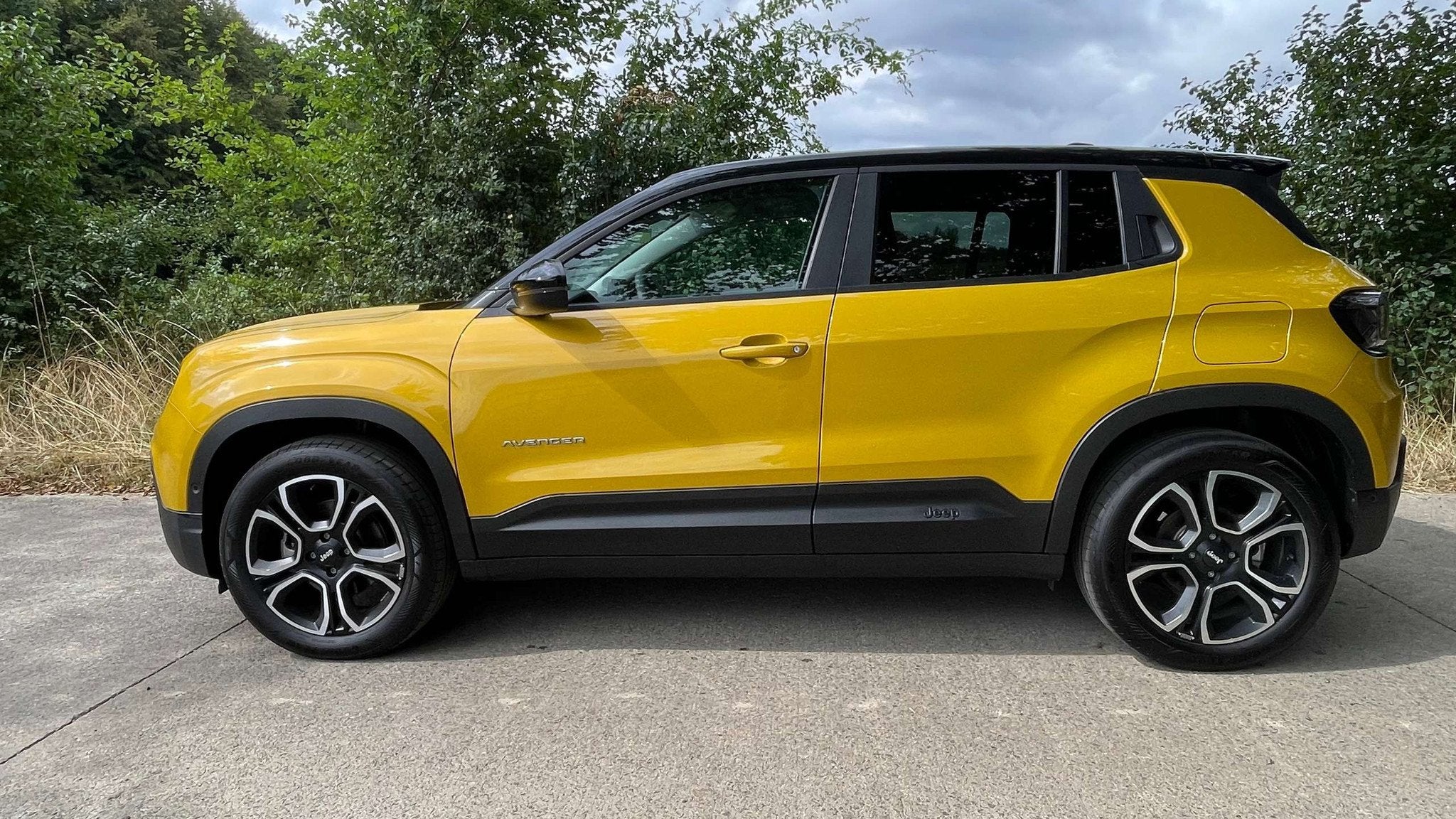 Jeep Avenger 51 kw Summit Véhicule neuf immatriculé par Je, Autos, Jeep, Achat, 156 ch, Jaune, Commande vocale