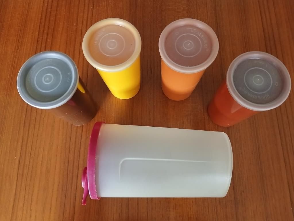 Lot de 5 Tupperware avec couvercle, Maison & Meubles, Cuisine| Tupperware, Utilisé, Autres types, Autres couleurs, Avec couvercle
