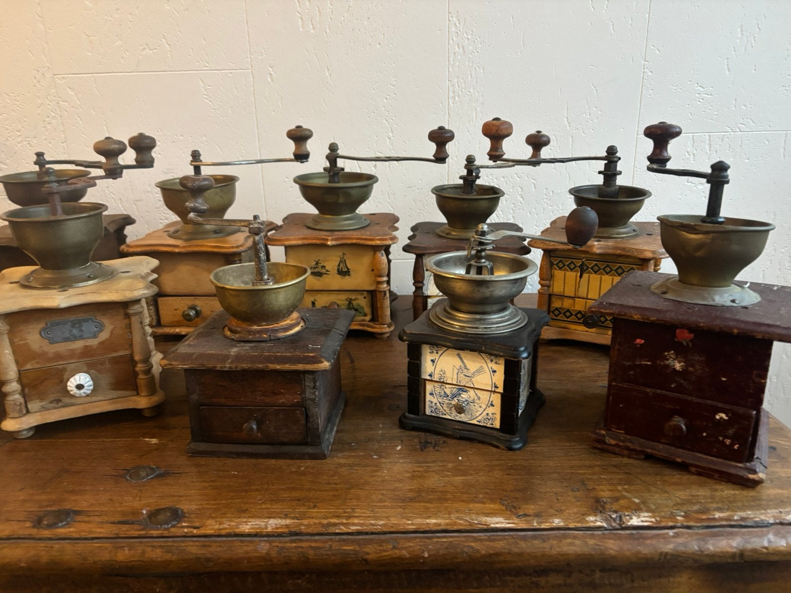 Lot van 13 oude koffiemolens, Ophalen