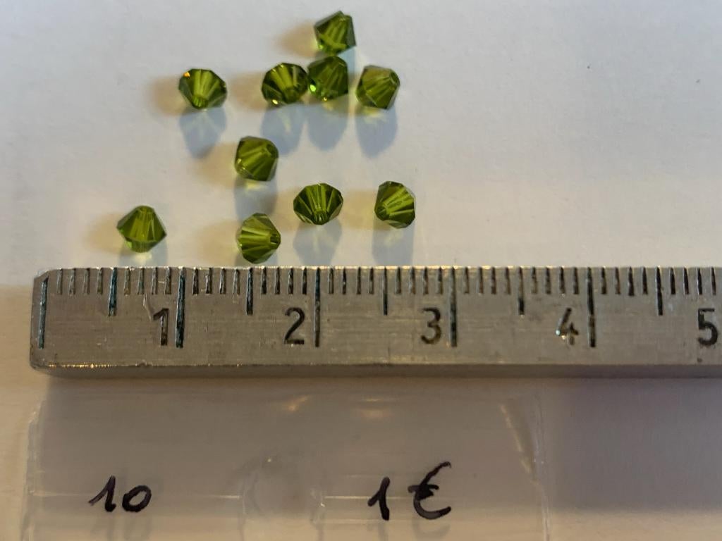 10 Swarovski tolletjes mosgroen, Ophalen of Verzenden, Nieuw, Kraal