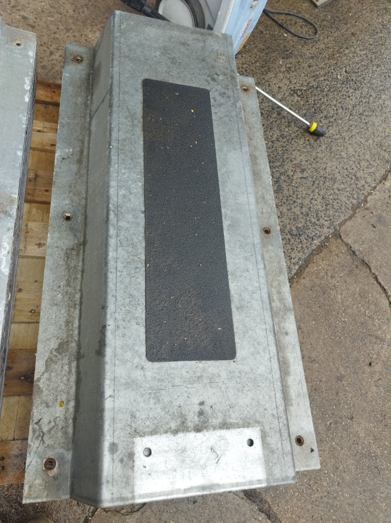 Metalen kabelbrug - opstap - afvoerbescherming - 100 cm, Gebruikt, Metalen kabelbrug - opstap - afvoerbescherming, Kabel of Snoer