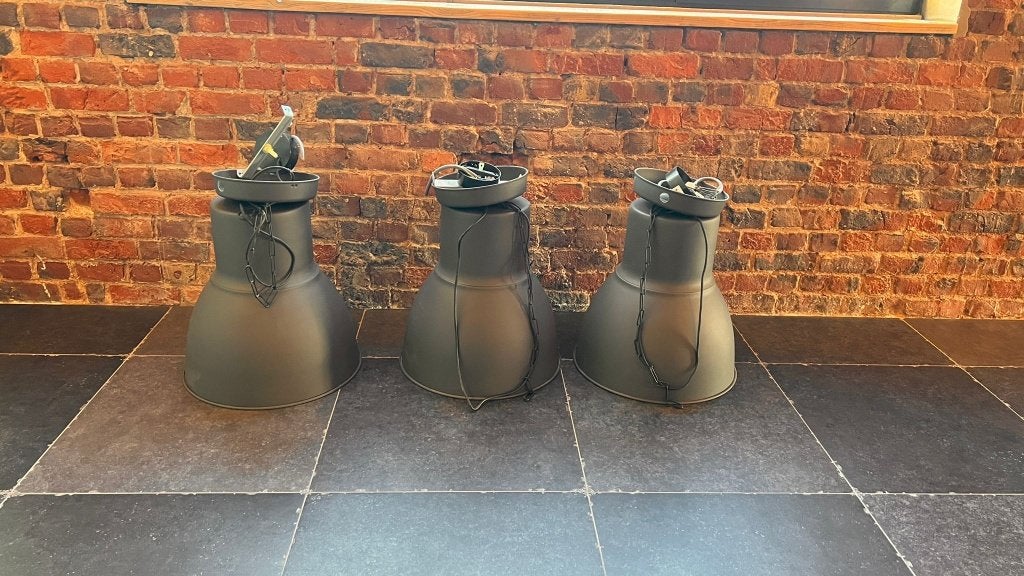 Set van 3 industriële hanglampen – Ø 47 cm, Huis en Inrichting, Lampen | Hanglampen, Ophalen, Zo goed als nieuw, Kunststof