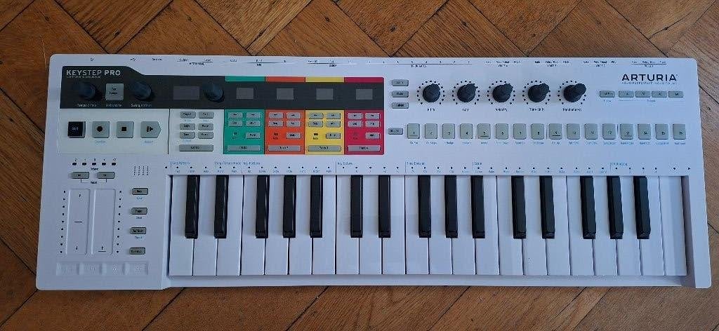 Arturia Keystep Pro, Muziek en Instrumenten, Midi-apparatuur, Ophalen of Verzenden, Zo goed als nieuw