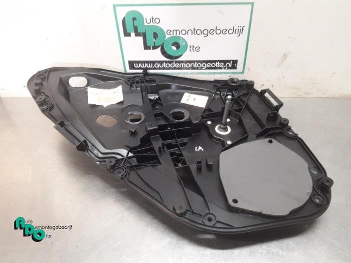 Mécanique vitre 4portes arrière gauche d'un Ford Fiesta (F, -, 3 mois de garantie, -, -
